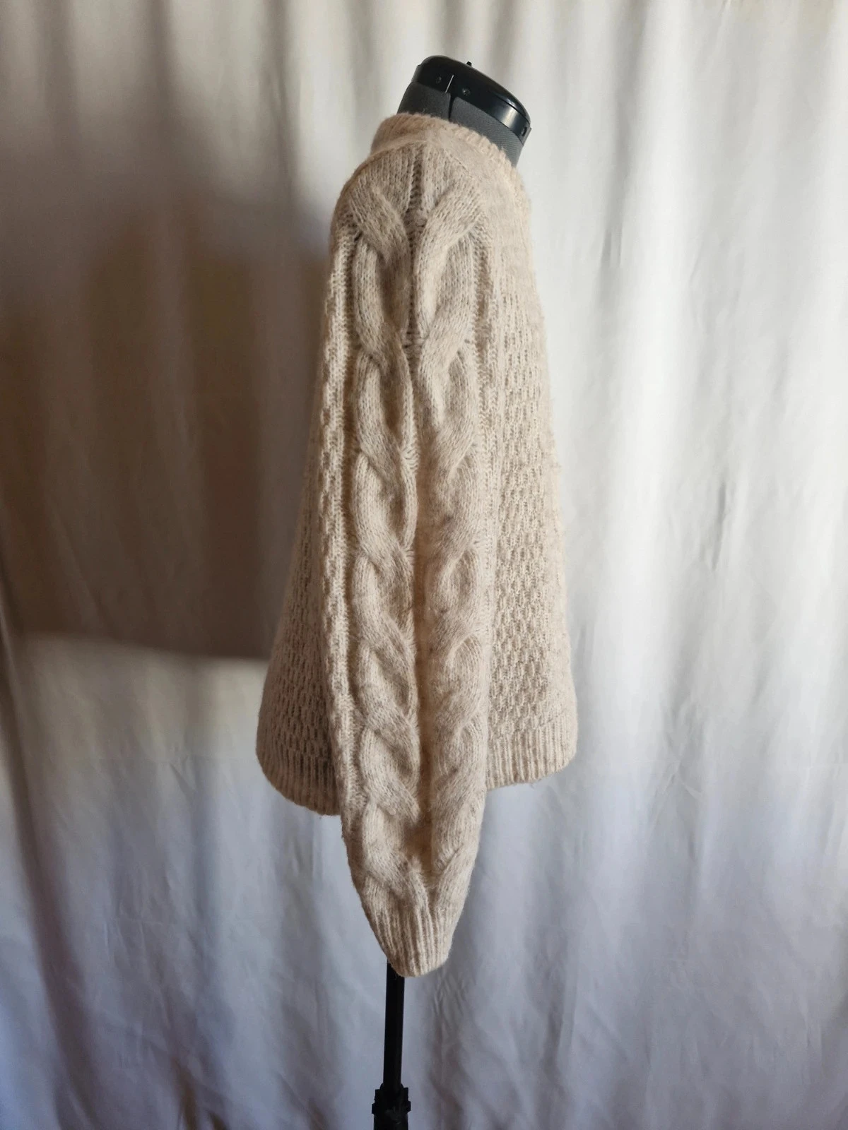 Torn Pieces cream sweater XS thick knit – photo 3